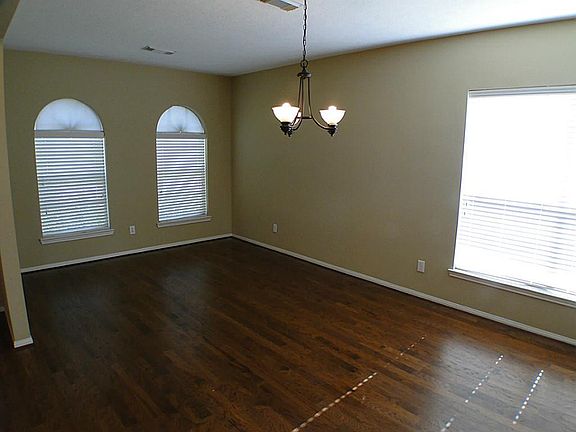 5th image of 3206 Lee Cir