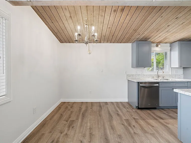 2545 Elden Ave — Photo 7
