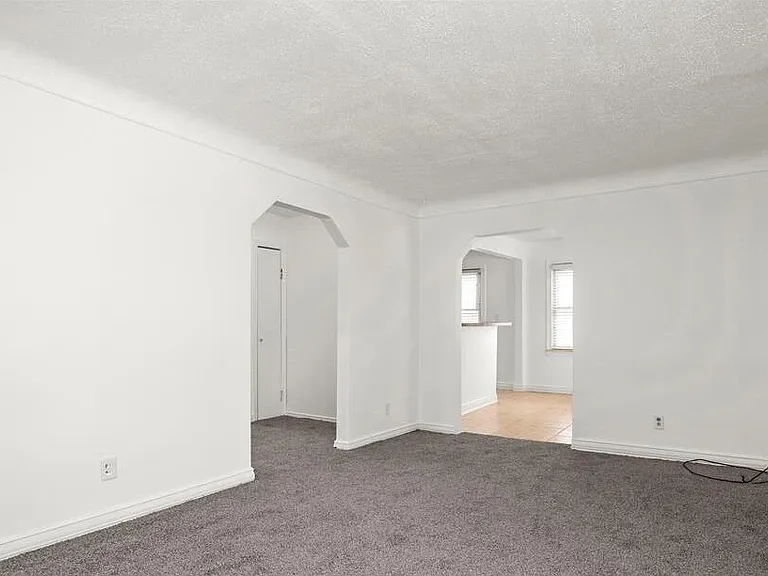 24868 Grove Ave — Photo 4