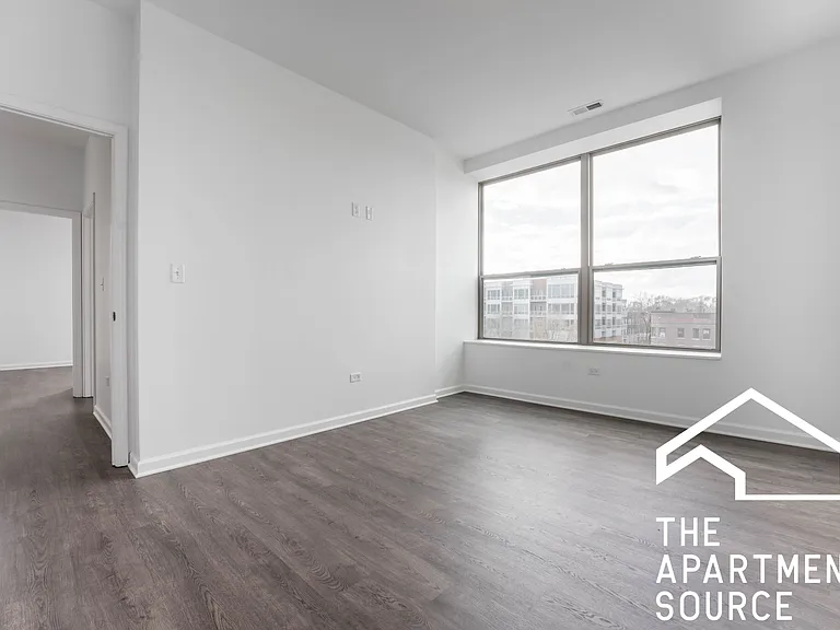 934 W Dakin St #301 — Photo 3
