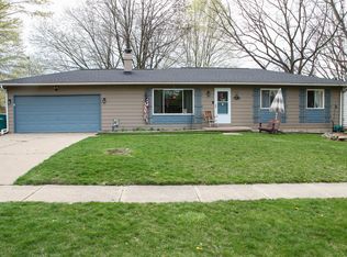 410 Old Mill Dr, Flushing, MI