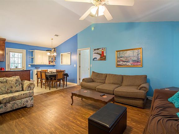 2nd image of 61 Summer Brooke Ln