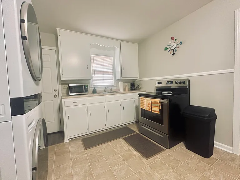 918 Harris St #918 — Photo 9