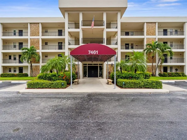 7461 W Country Club Dr N APT 301, Sarasota, FL 34243