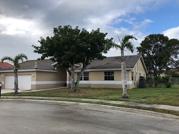 2nd image of 920 NW 201st Way