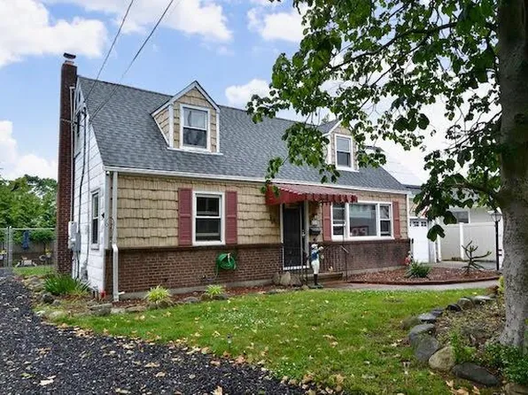 70 Islip Avenue, Islip, NY 11751