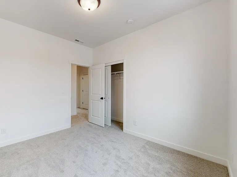 546 S 1040 W — Photo 25