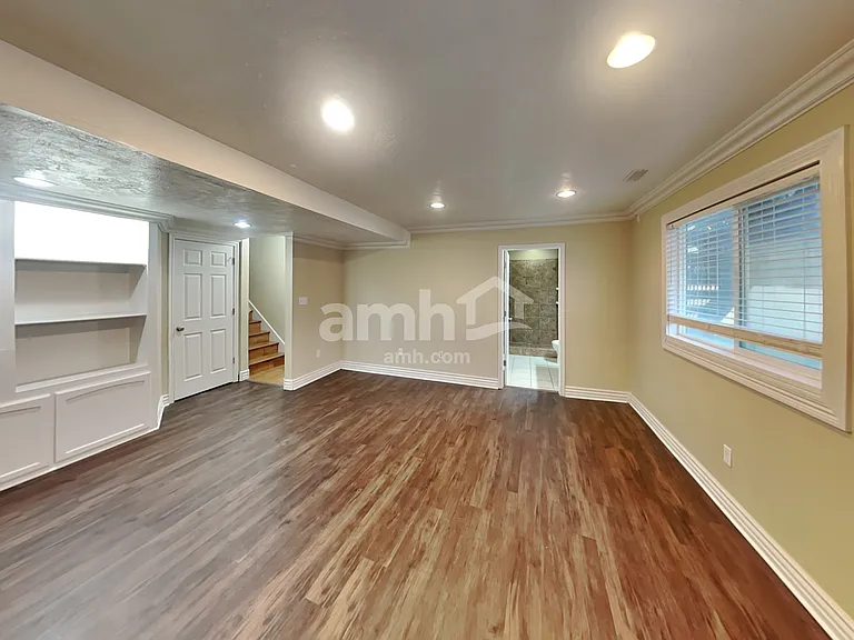 1015 W Westbury Ct — Photo 9