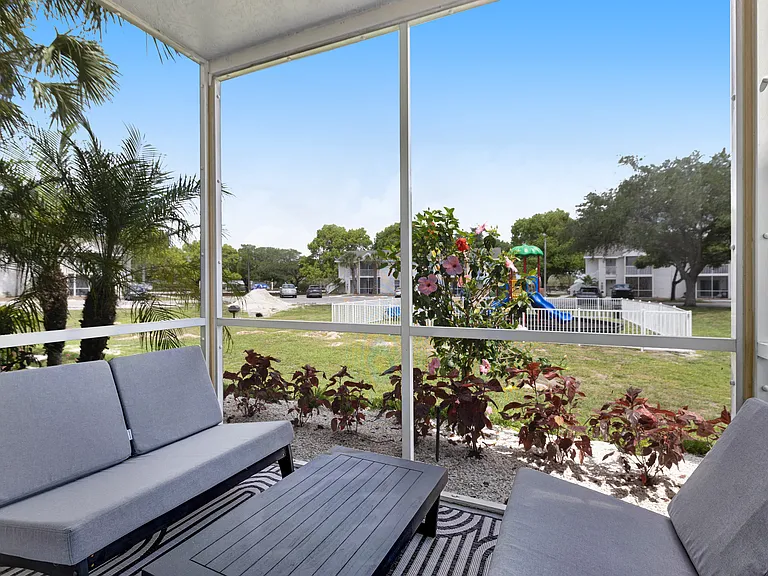 Coral Palms Apartments — Photo 25