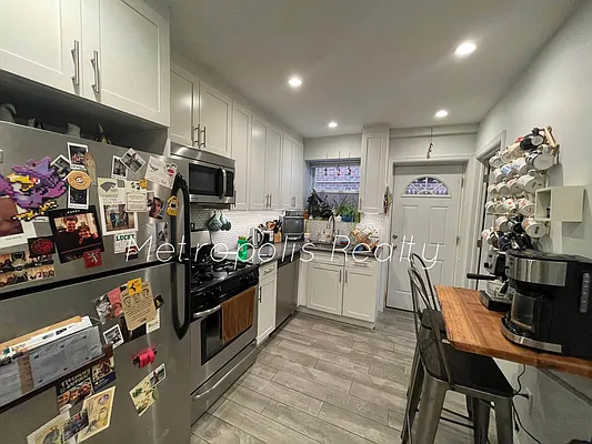 Rented by Metropolis International Realty Inc. | media 17