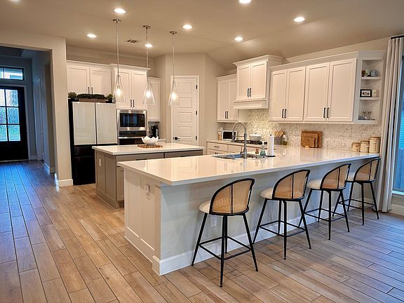 Kitchen with Samsung bespoke fridge (less than 2 years old)