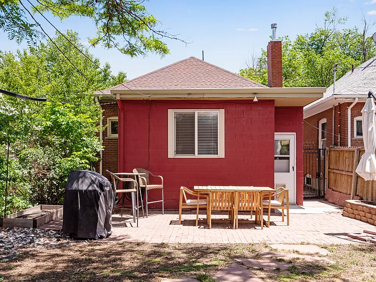 719 S Clarkson St — Photo 36