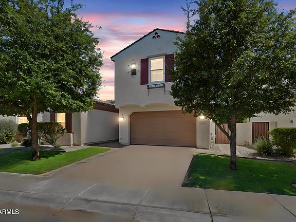 2nd image of 945 W YELLOWSTONE Way