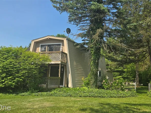 3825 Thomas Rd, Oxford, MI 48371