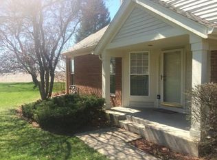 121 Ione Dr, South Elgin, IL 60177