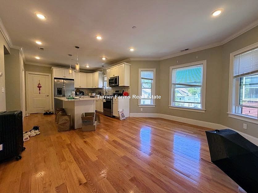 1st image of 118 Holland St