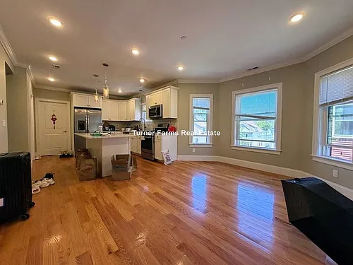 118 Holland St Photo 1