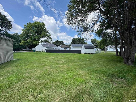 3rd image of 1687 Indiana Dr