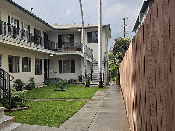 2nd image of 3431 Club Dr