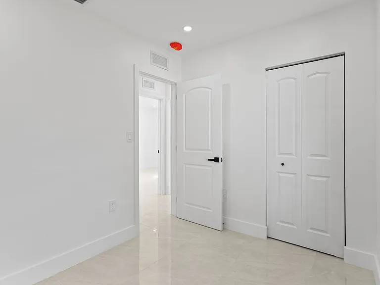 15920 NW 17th Ct — Photo 21