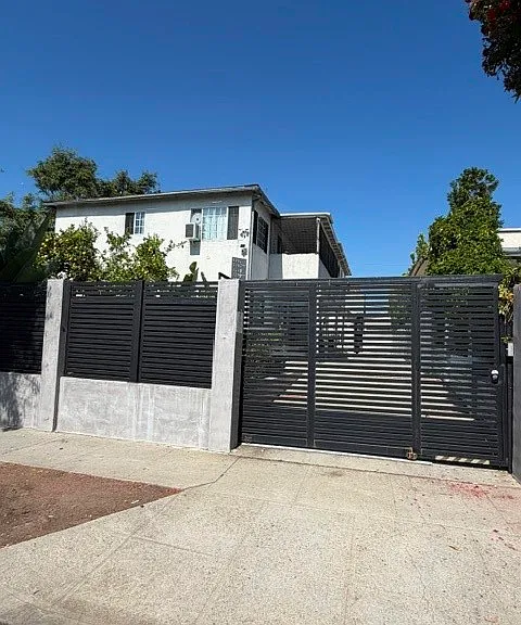 1717 N Berendo St — Photo 18