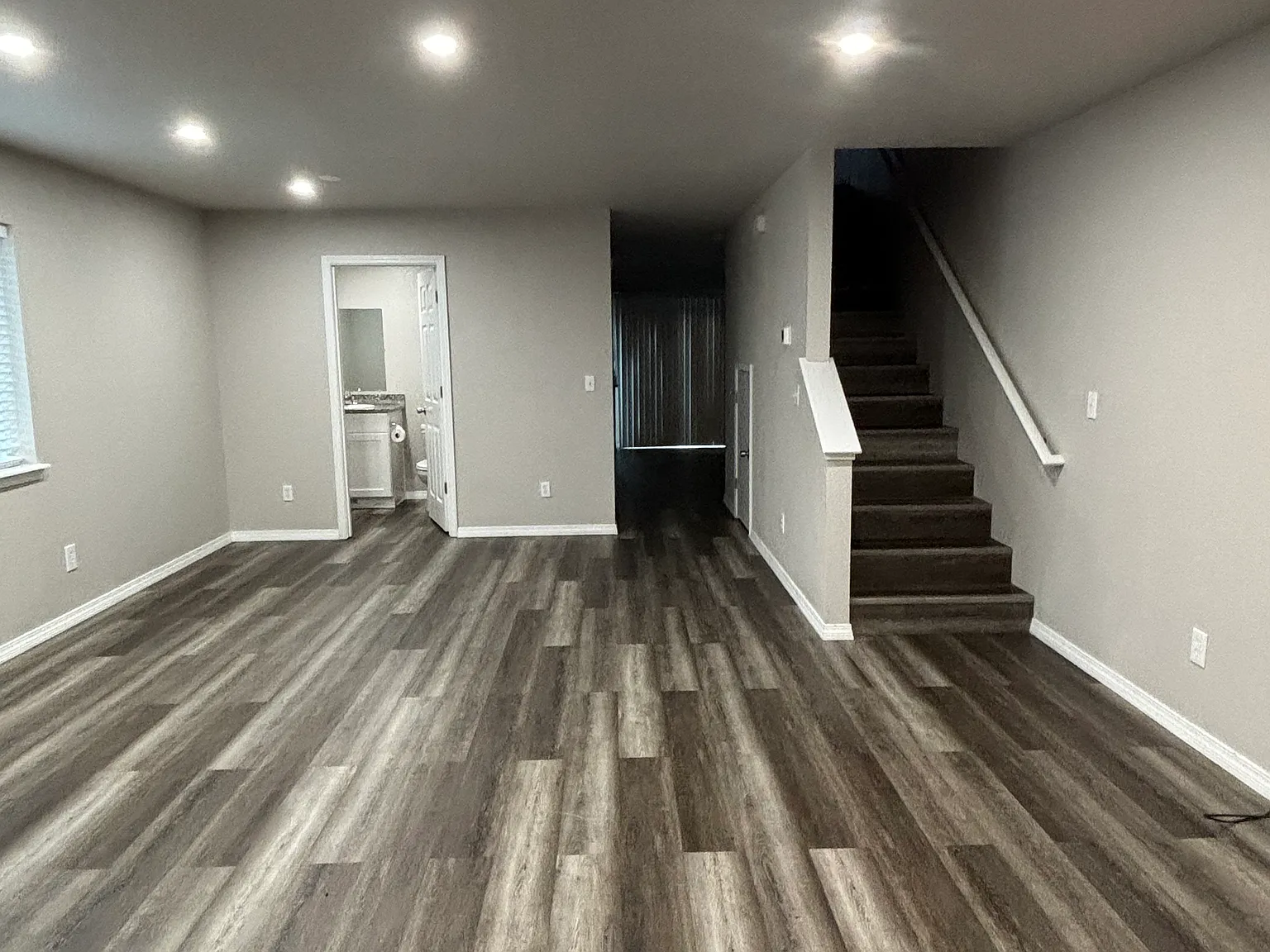 3 bed, 2.5 bath, 1400 sqft, $1,700 — Photo 3