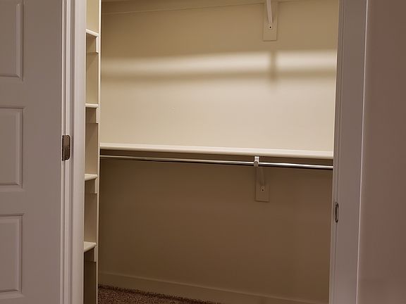 1 Bedroom - Closet