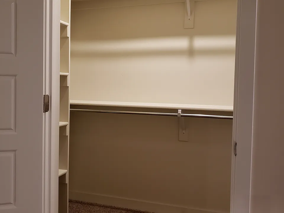 1 Bedroom - Closet