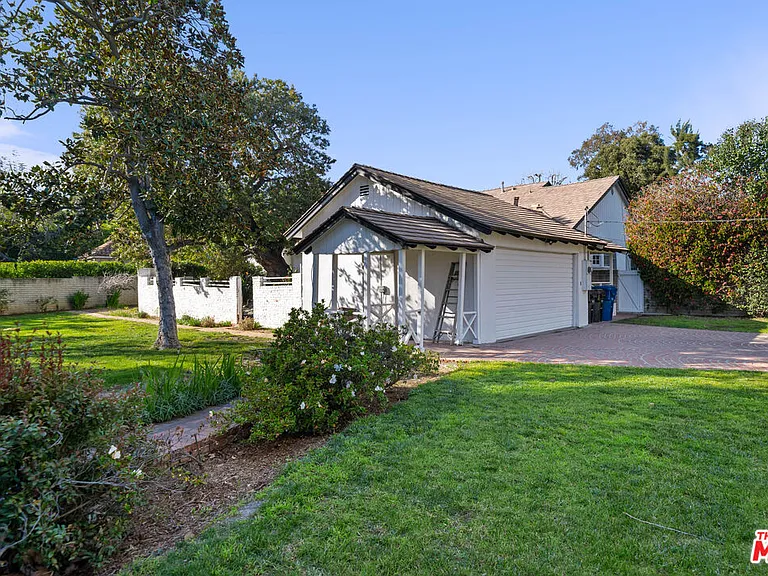 109 Homewood Rd — Photo 24