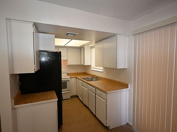 2nd image of 2301 Stewart Ave APT A
