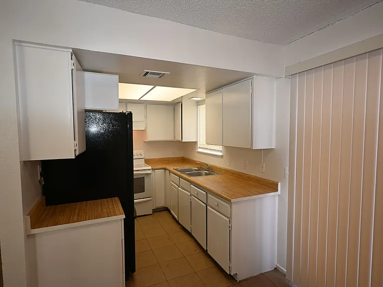 2301 Stewart Ave #A — Photo 2