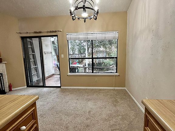 4th image of 315 Quarry St