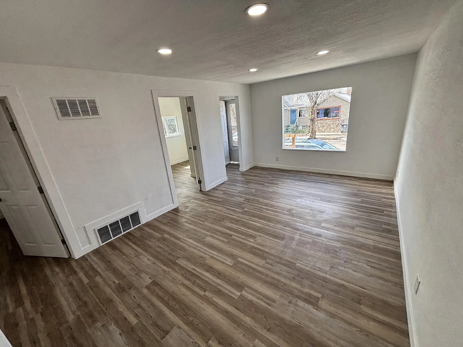 2 bed, 1.0 bath, 750 sqft, $790 — Photo 2