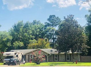 2712 Dantzler St, Moss Point, MS 39563