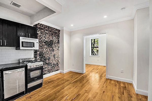 1st image of 7 Cornelia St APT 2D