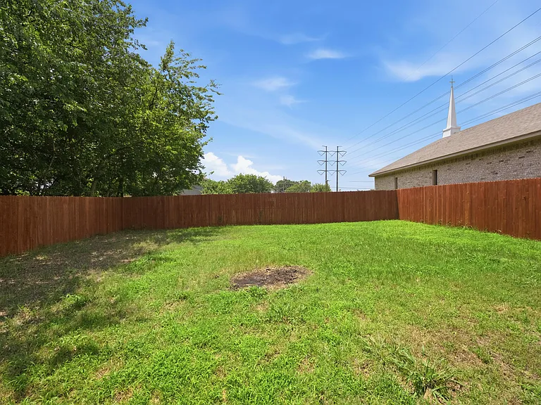2125 Beaumont St — Photo 32