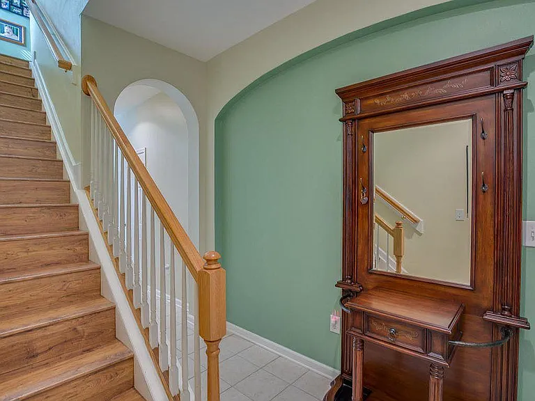 632 Crystal Way — Photo 6