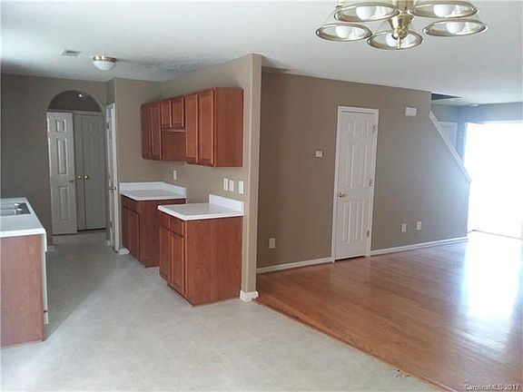 4th image of 8340 Kings Creek Dr