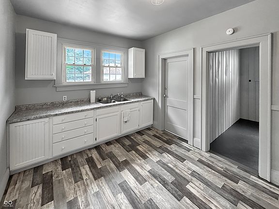5th image of 1028 Ravenswood Dr
