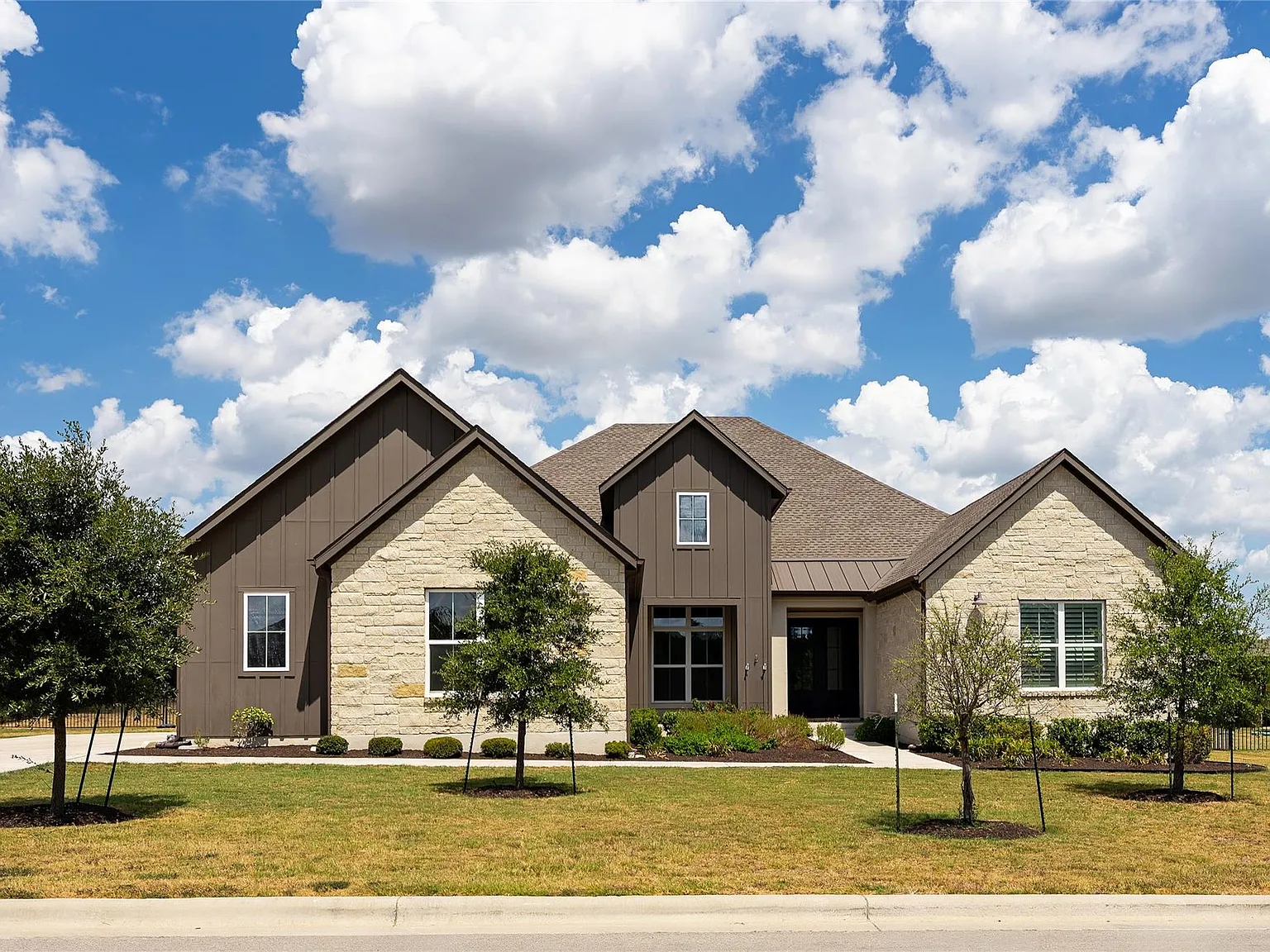 4 bed, 4.5 bath, 3590 sqft, $5,500 — Photo 1