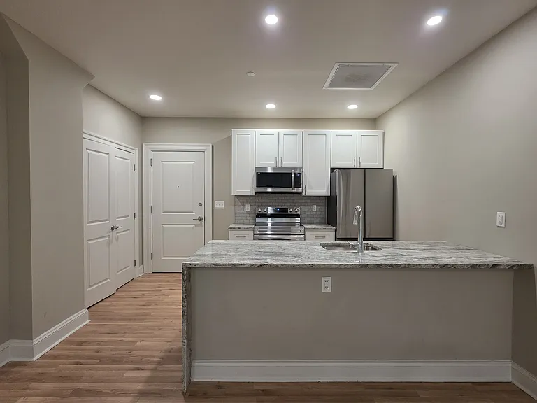 1420-22 Chestnut St #204 — Photo 9