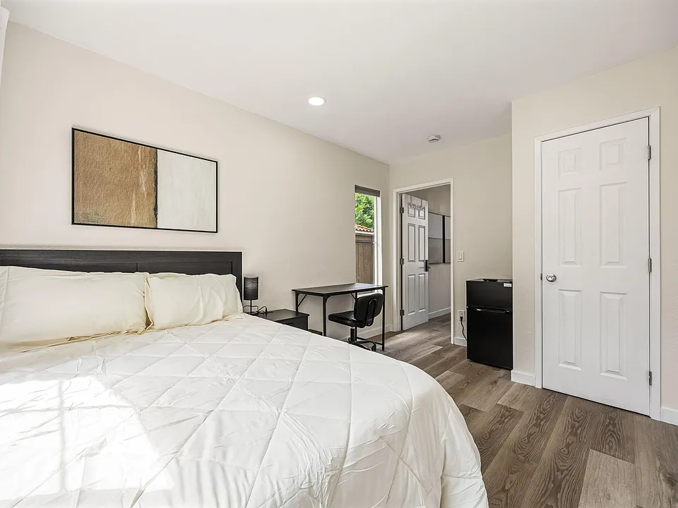 Willow Village Dr