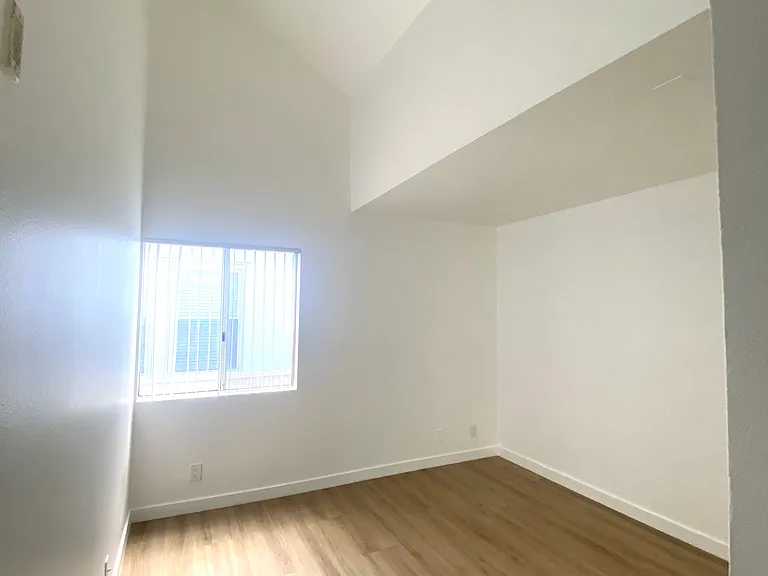 5617 Carlton Way #204 — Photo 14