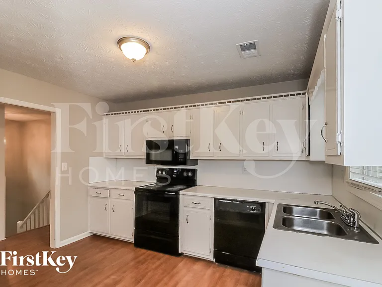 2570 Paul Thomas Dr — Photo 7
