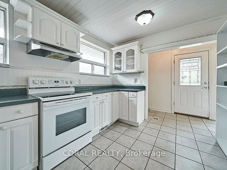 213 Cabot St — Photo 6