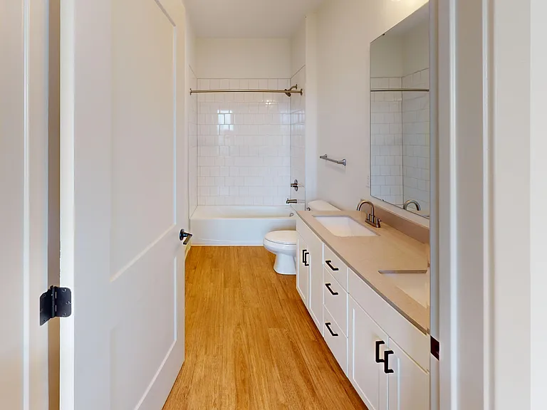 Elizabeth En Suite Bathroom with Double Sink and Vanity Elizabeth En Suite Bathroom with Double Sink and Vanity
