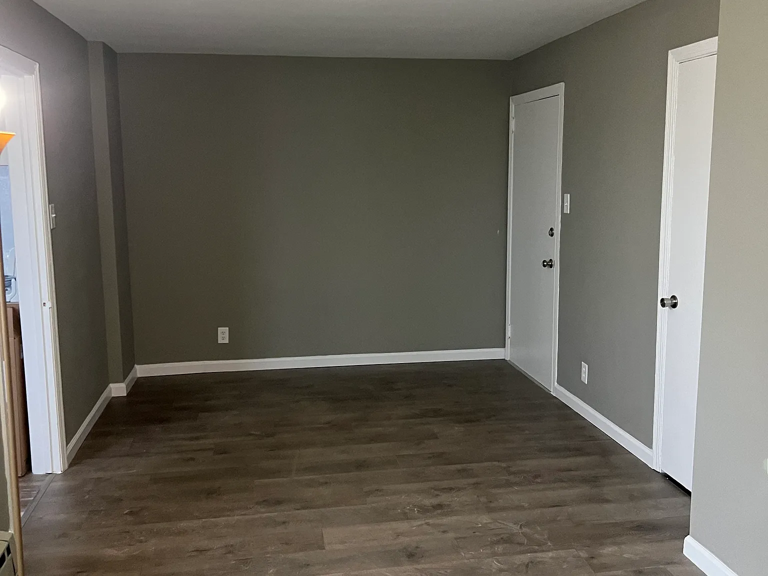 1 bed, 1000 sqft, $1,300 — Photo 1