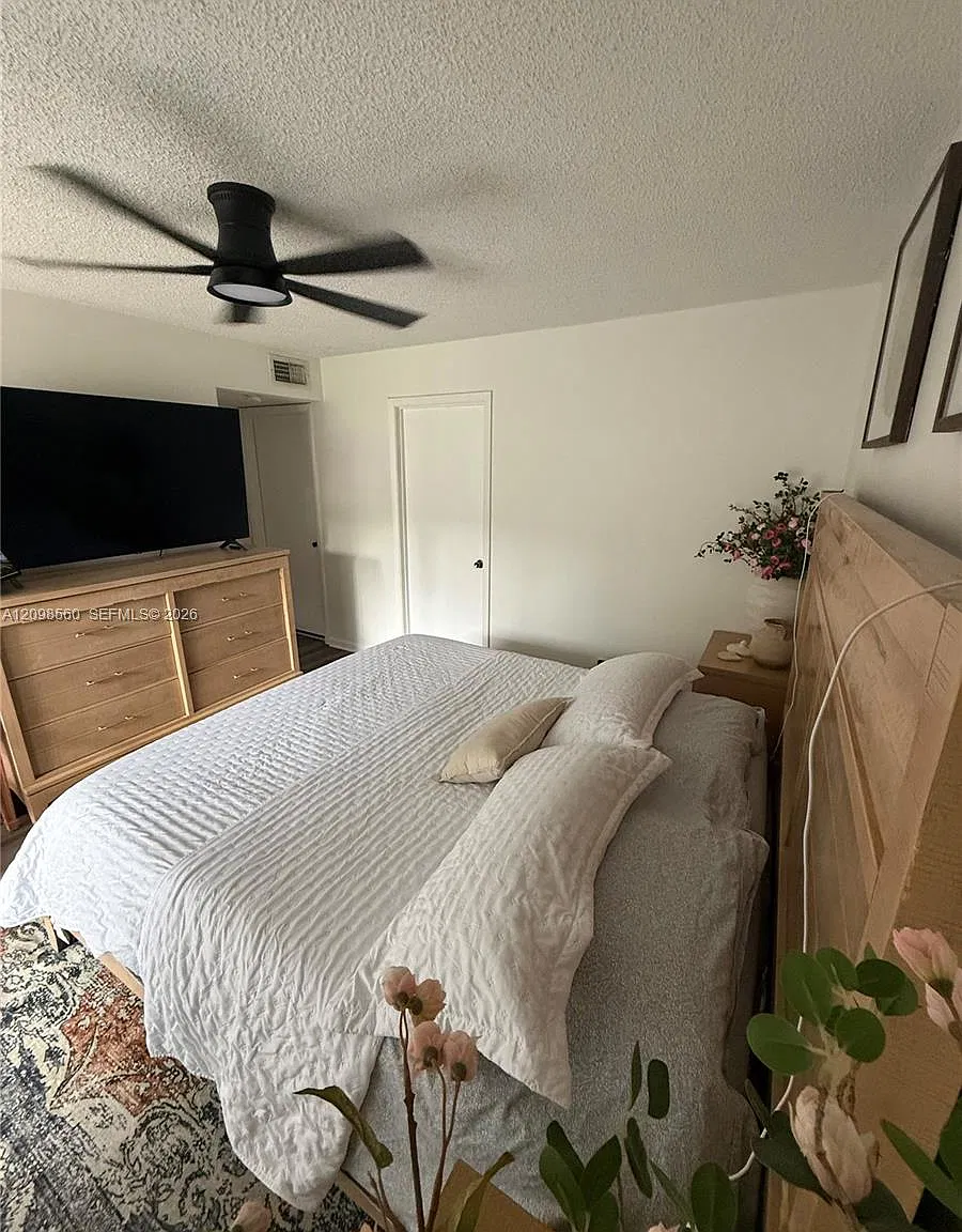 Hollywood Parc Condominiu — Photo 4