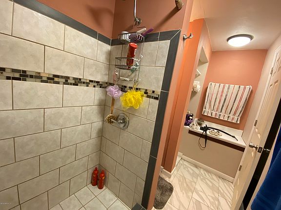 5th image of 5861 Harris Ave