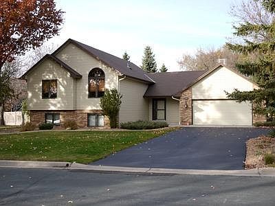 2nd image of 400 Interlachen Ln